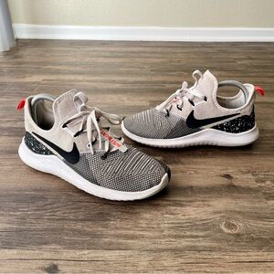 Nike Free TR 8 Women's Size 8 White Black Crimson Athletic Sneakers 942888-101